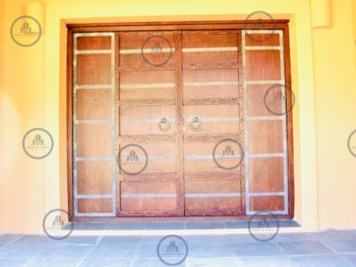Casa ID.2822 - Casa en barrio privado Laguna Blanca 5 dormitorios más dependencia con piscina 