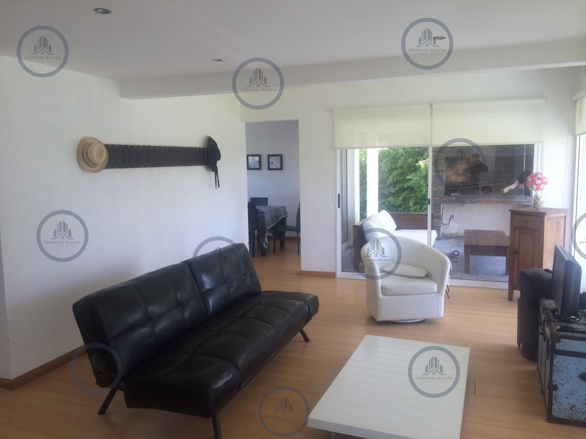 Venta de casa minimalista de tres dormitorios en Altos de Punta Piedras, Manantiales — fotografía 3