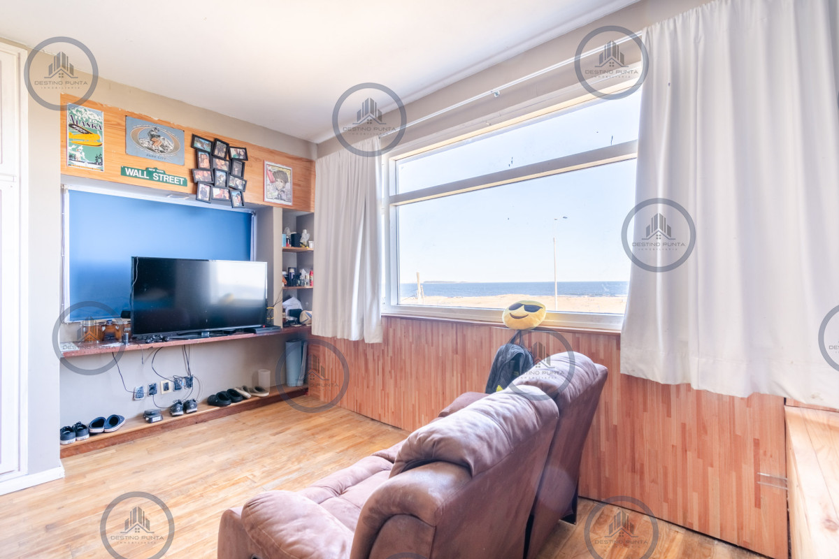 Casa ID.399 - Espectacular Casa de 4 Dormitorios Frente al Mar - Punta del Este