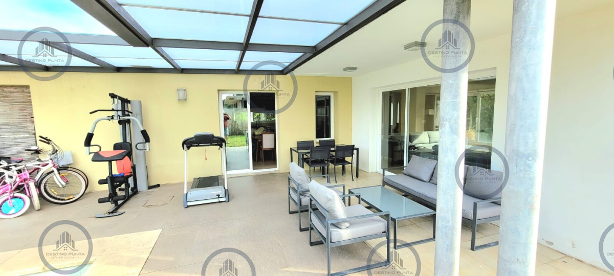 Casa ID.2392 - Casa moderna de 5 dormitorios y Piscina Climatizada en Punta del Este
