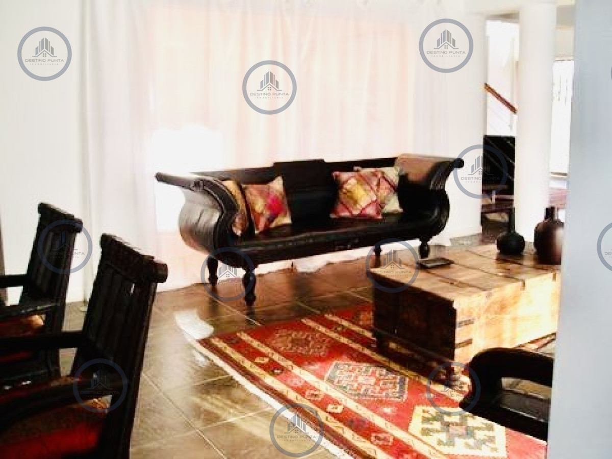 Casa ID.2822 - Casa en barrio privado Laguna Blanca 5 dormitorios más dependencia con piscina 