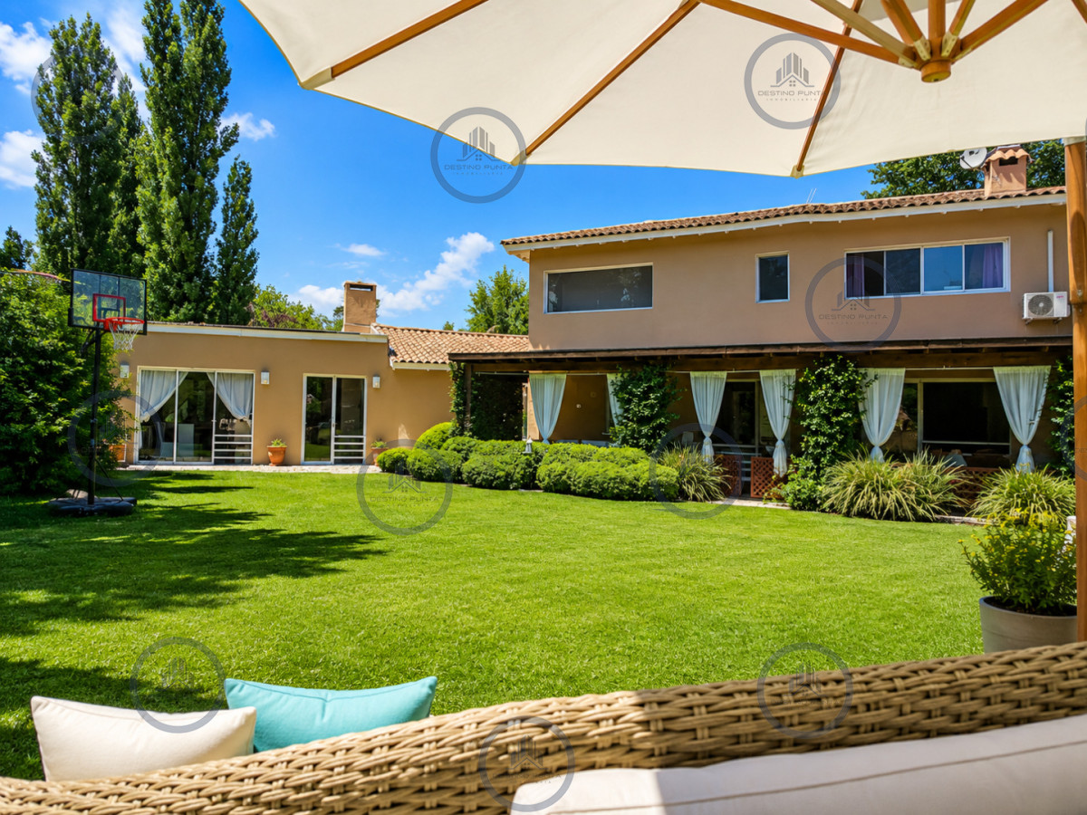 Casa ID.375 - Excelente Casa de 5 Dormitorios en Barrio Privado La Arbolada, Punta del Este