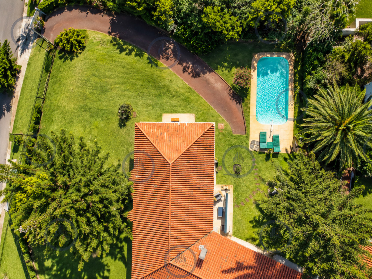 Casa ID.702 - Excelente Casa de 4 Dormitorios, Piscina Climatizada y Barbacoa a una cuadra del Mar, Playa Mansa