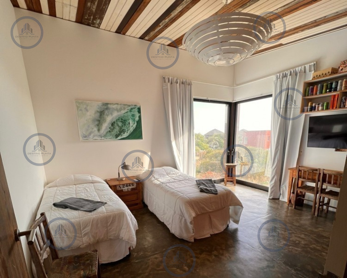 Casa ID.1370 - Venta y alquiler temporario de maravillosa casa a pasos del Mar con cinco dormitorios en suite, Punta Piedras, Manantiales