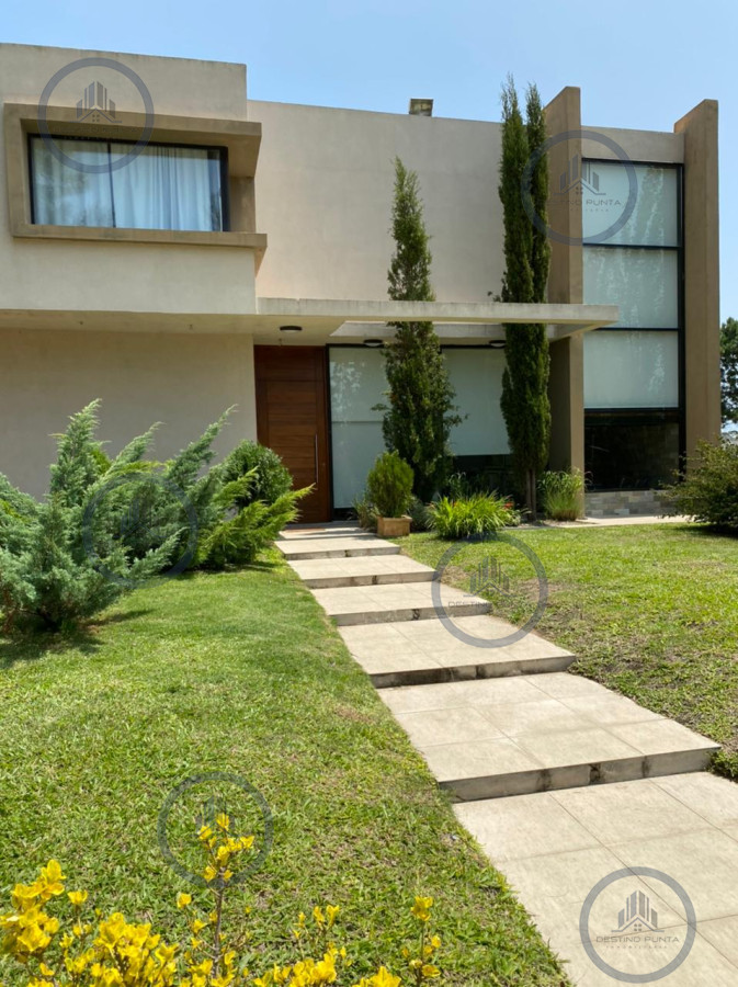 Excelente Casa de 4 Dormitorios y Piscina en Barrio Privado, Punta del Este — fotografía 2