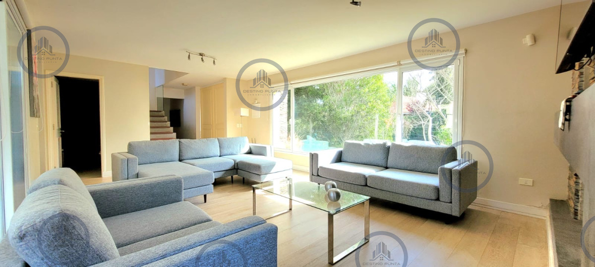 Casa ID.2392 - Casa moderna de 5 dormitorios y Piscina Climatizada en Punta del Este