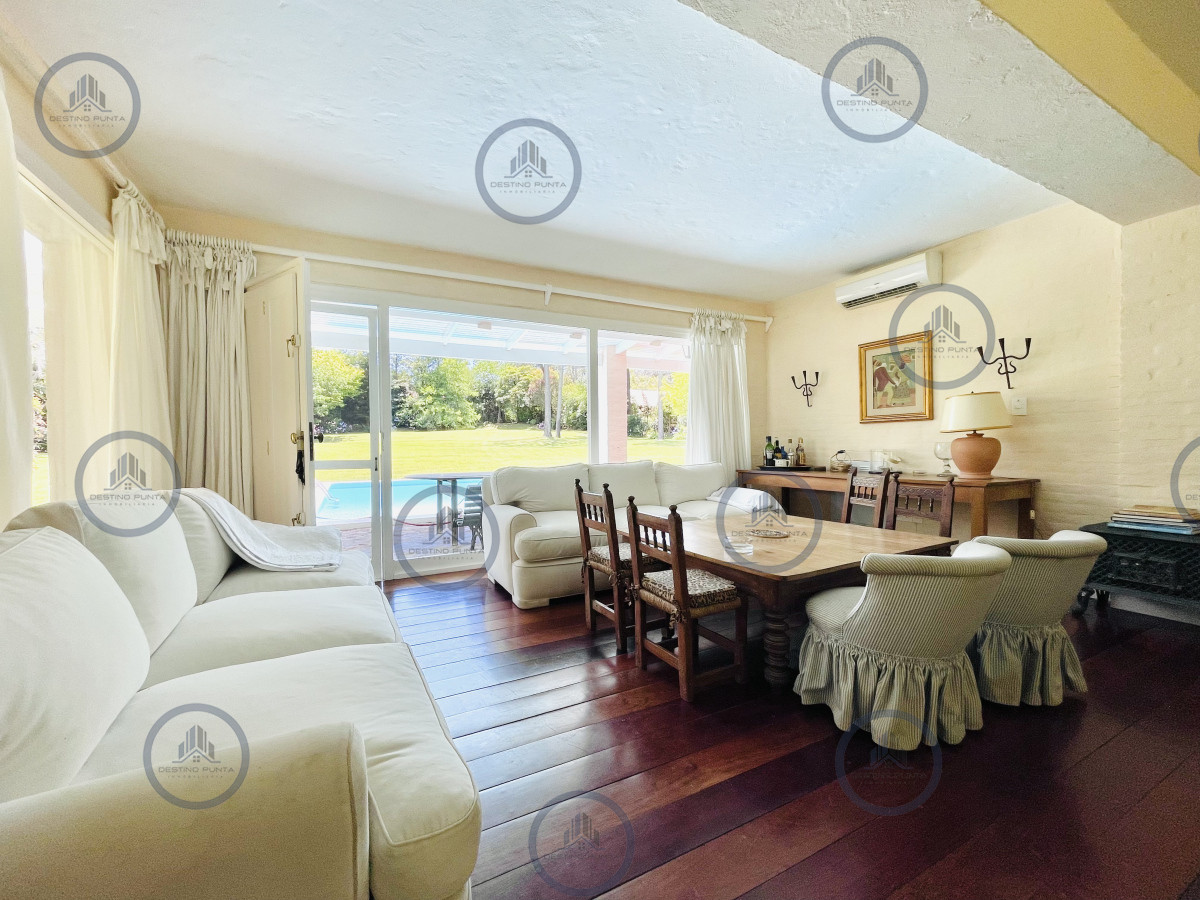 Excelente Casa de 4 Dormitorios en Playa Brava, Punta del Este — fotografía 4