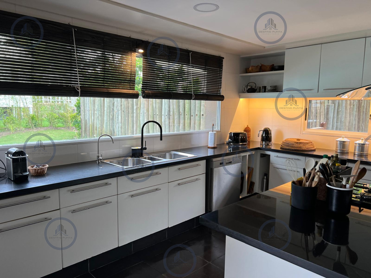 Casa ID.1996 - Excelente casa moderna de 4 Dormitorios más dependencia en barrio privado Pinar del Faro, José Ignacio 