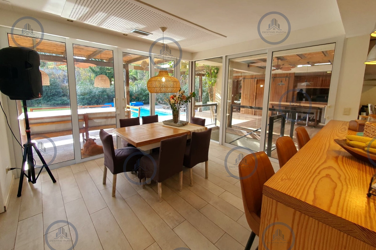 Casa de 5 Dormitorios con Piscina Climatizada y Barbacoa. Gran parque en Burnett zona Pinares — fotografía 2