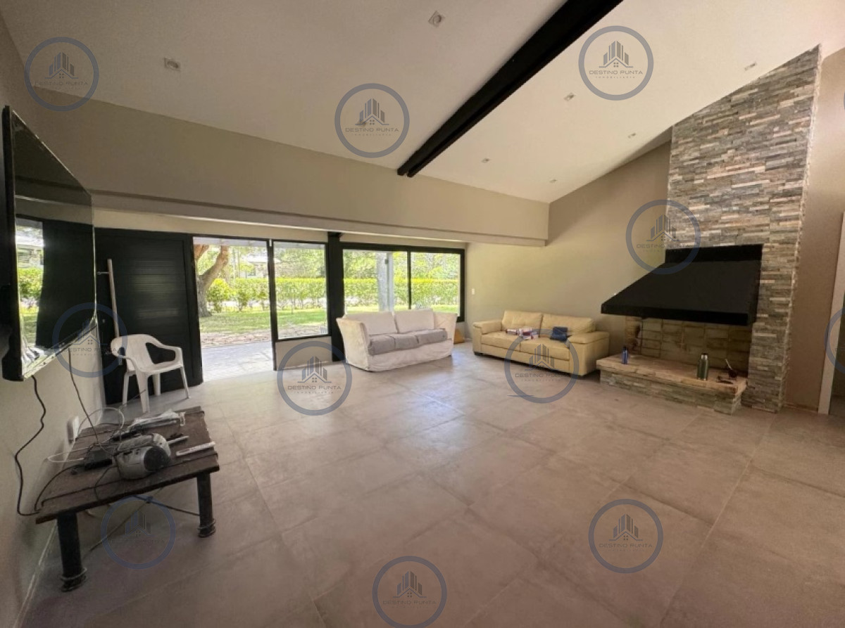 Casa ID.1408 - Casa Reciclada de 4 Dormitorios con Piscina en San Rafael, Venta y Alquiler Anual