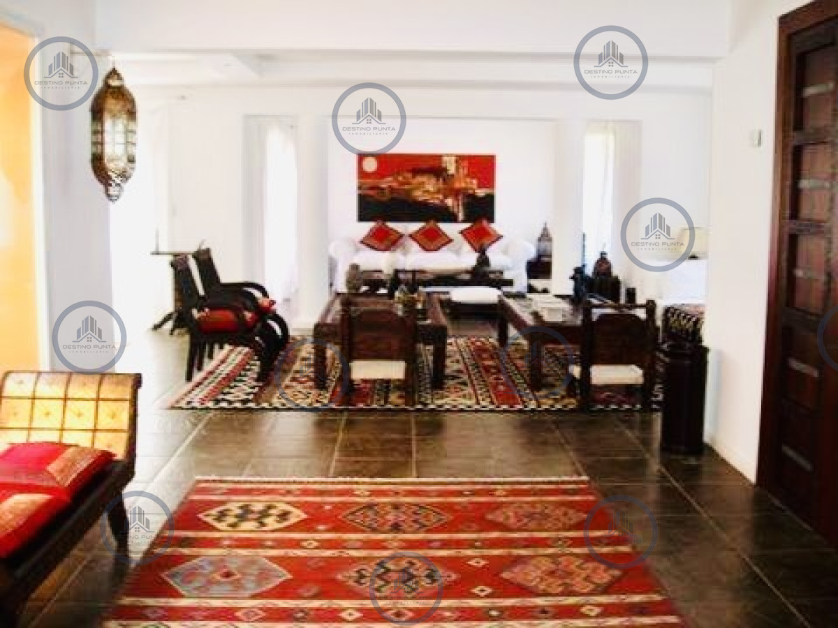 Casa ID.2822 - Casa en barrio privado Laguna Blanca 5 dormitorios más dependencia con piscina 