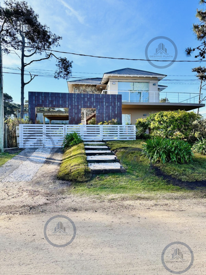Casa ID.978 - Excelente Casa de 6 Dormitorios y Piscina en Montoya, La Barra