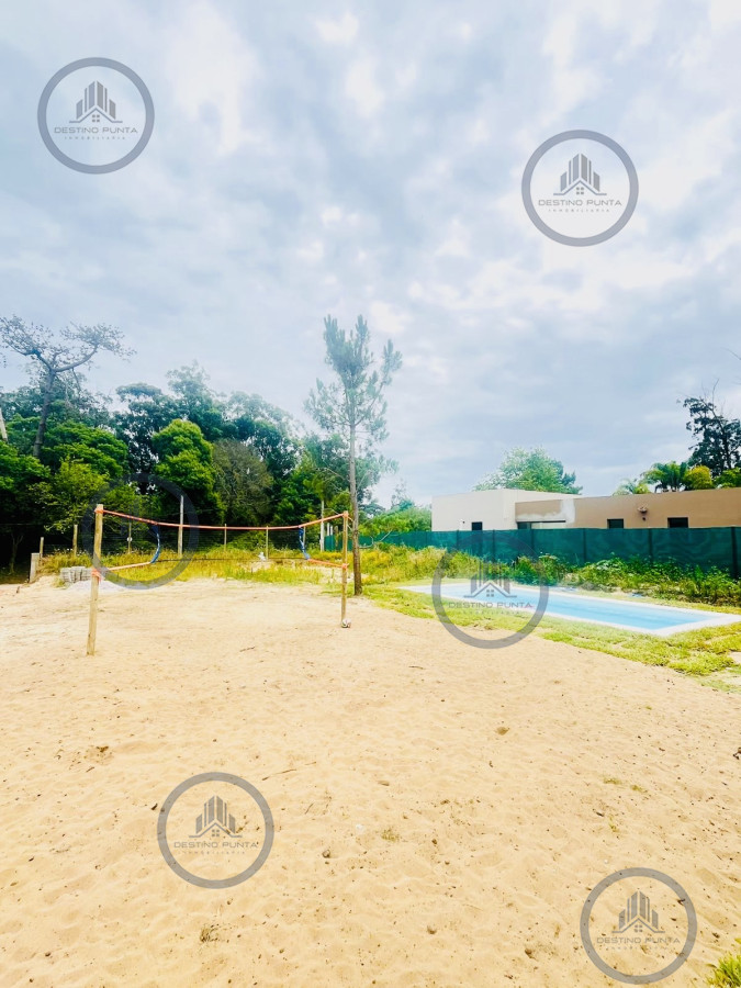 Casa ID.2838 - Casa de 3 dormitorios y 2 baños con piscina en barrio Marly, Punta del Este