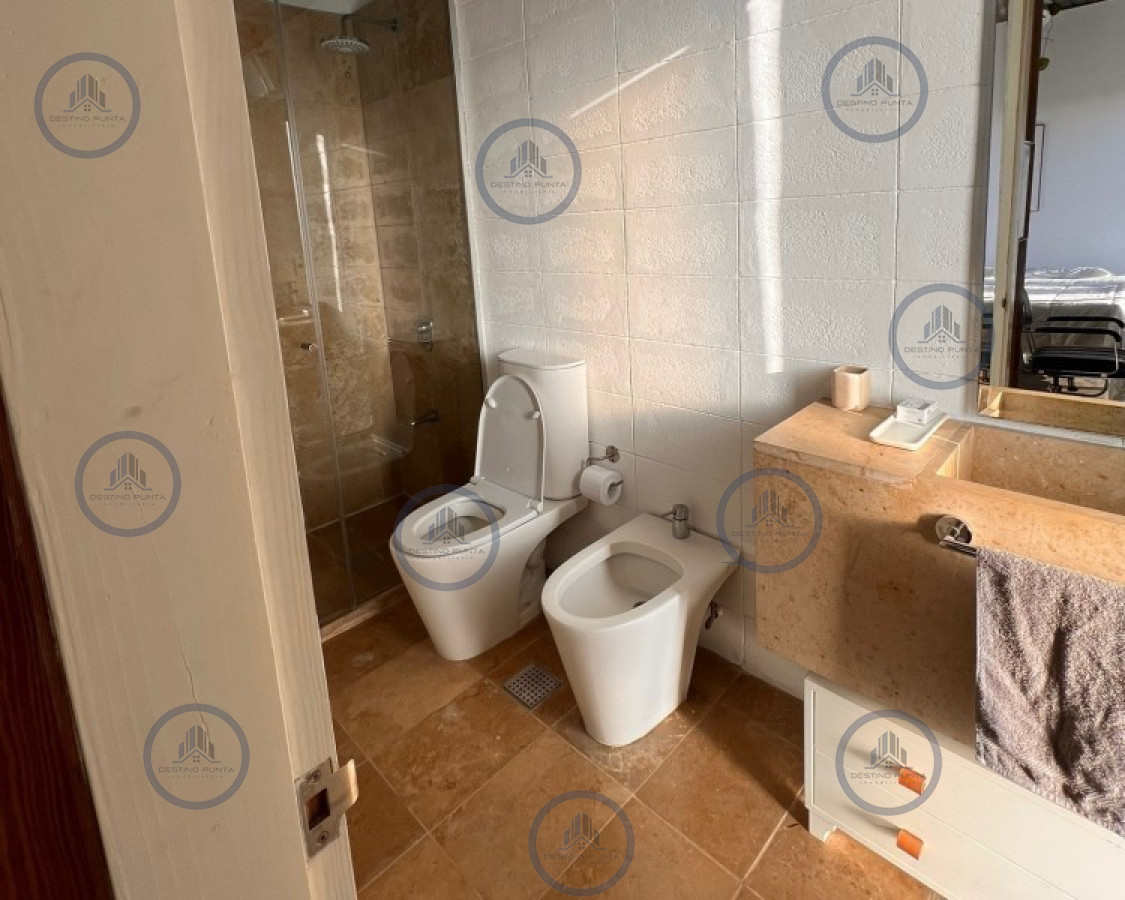 Casa ID.1370 - Venta y alquiler temporario de maravillosa casa a pasos del Mar con cinco dormitorios en suite, Punta Piedras, Manantiales
