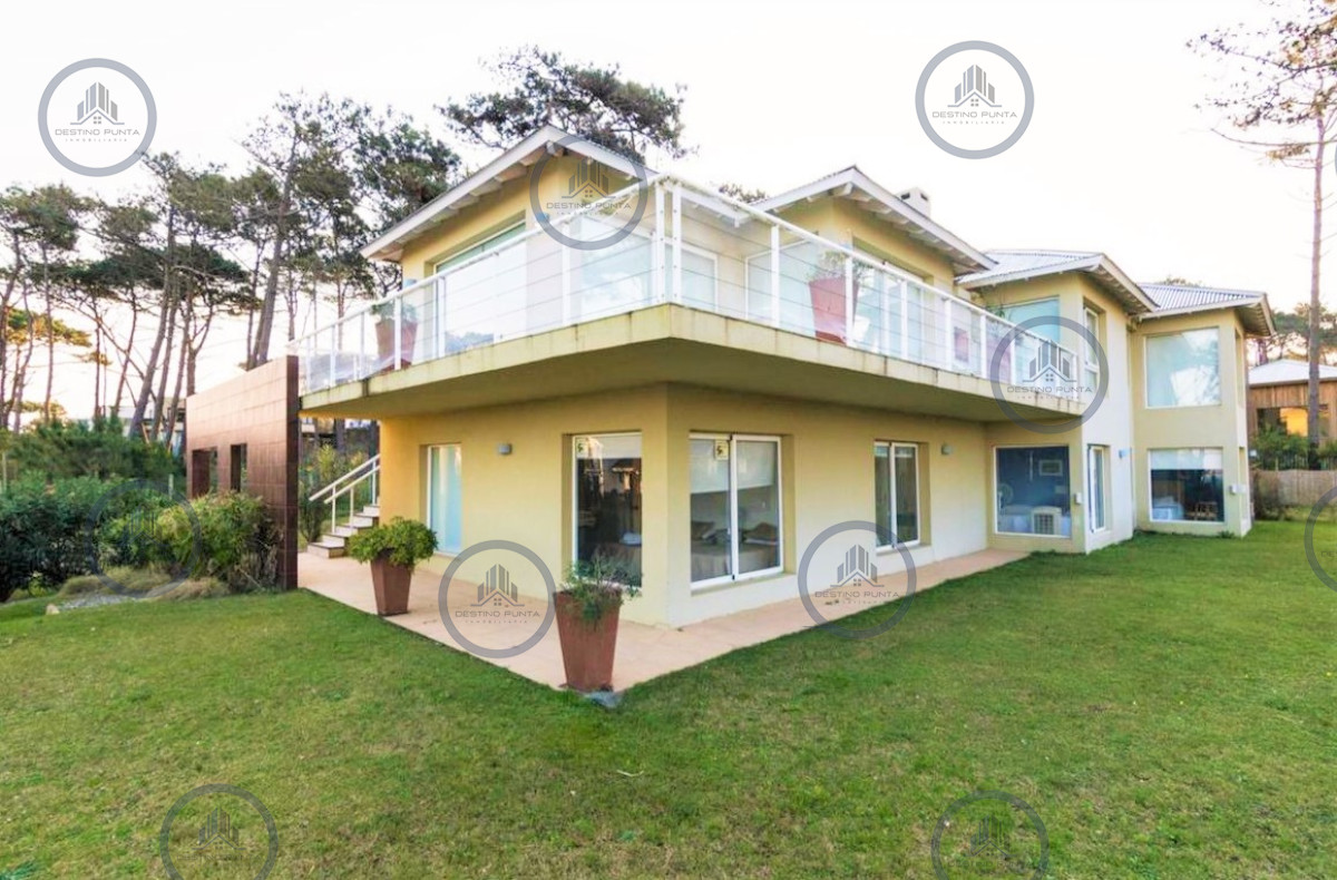 Casa ID.978 - Excelente Casa de 6 Dormitorios y Piscina en Montoya, La Barra