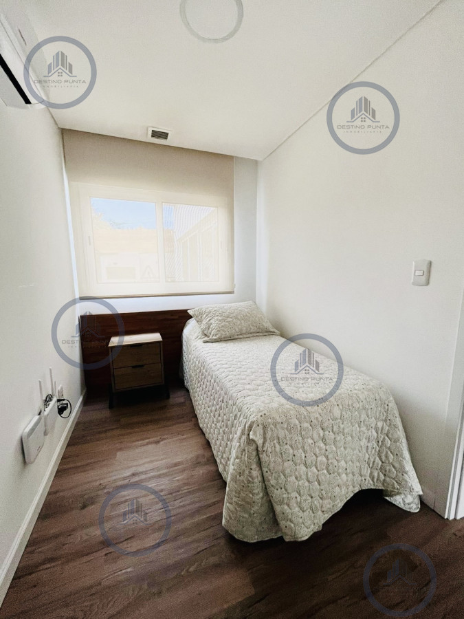 Casa ID.2333 - Moderna Casa de 4 Dormitorios, Piscina Climatizada y Parrillero en Punta Ballena, Barrio Semi Privado