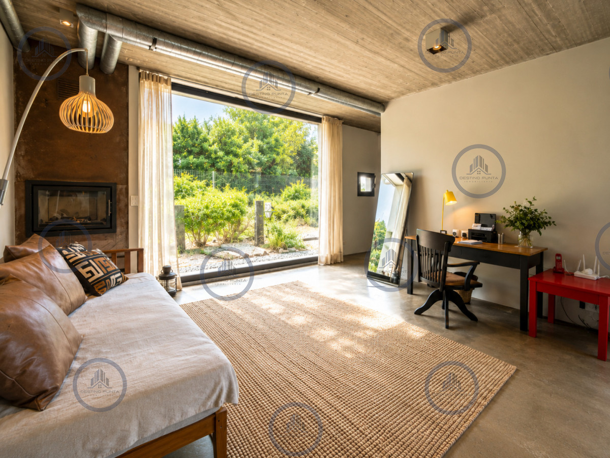 Casa ID.136 - Excelente Casa de 4 Dormitorios y Piscina Climatizada en Barrio Privado, La Arbolada - Punta del Este, Venta