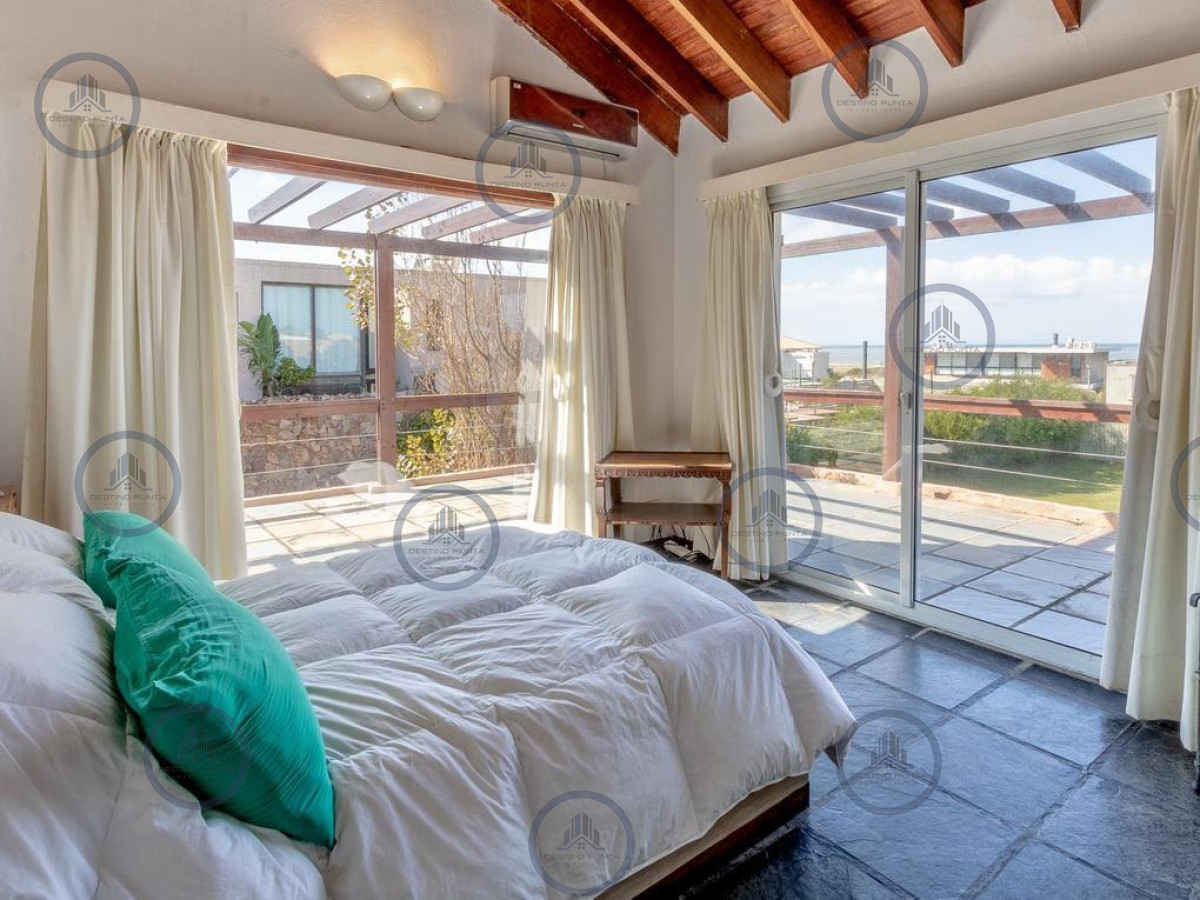 Casa ID.1097 - Excelente Casa de 4 Dormitorios con Vista al Mar y Piscina en Montoya, La Barra