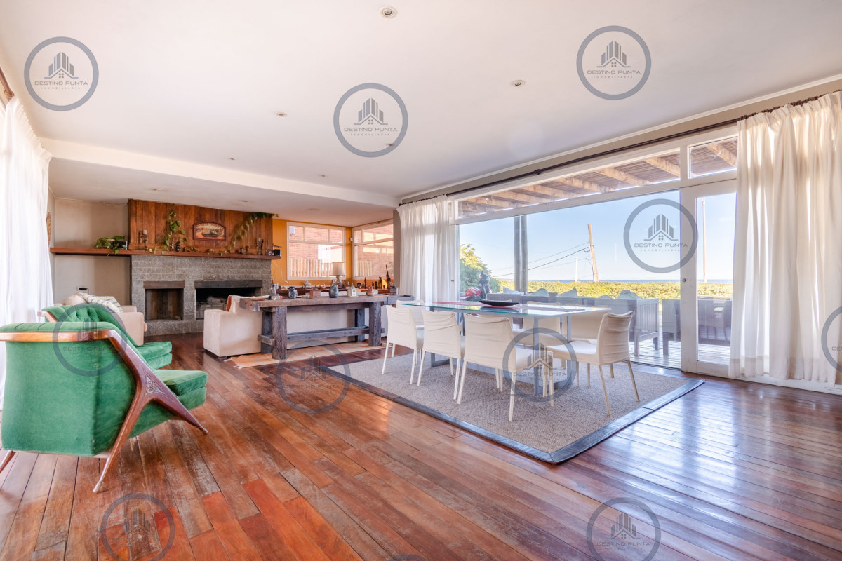 Casa ID.399 - Espectacular Casa de 4 Dormitorios Frente al Mar - Punta del Este
