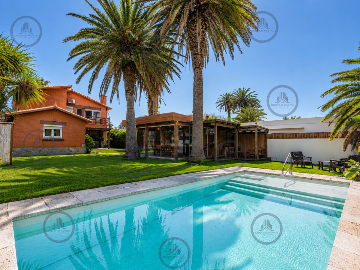 Espectacular Casa de 6 Dormitorios, Piscina y Barbacoa en la Península de Punta del Este — fotografía 1