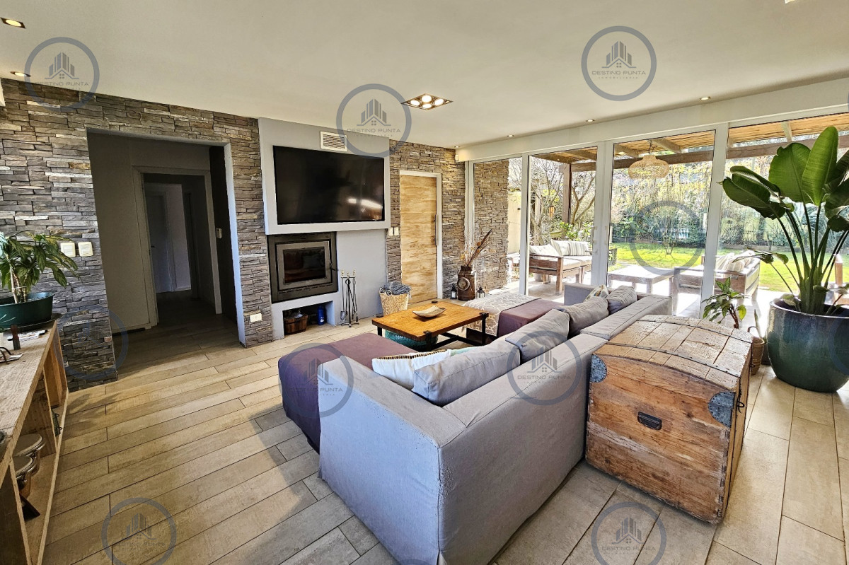 Casa de 5 Dormitorios con Piscina Climatizada y Barbacoa. Gran parque en Burnett zona Pinares — fotografía 1