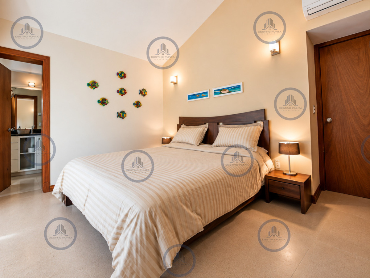 Casa ID.702 - Excelente Casa de 4 Dormitorios, Piscina Climatizada y Barbacoa a una cuadra del Mar, Playa Mansa