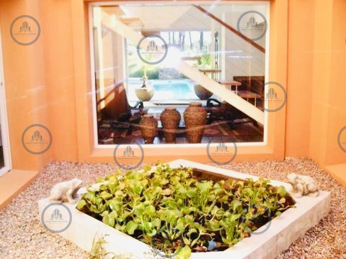 Casa ID.2822 - Casa en barrio privado Laguna Blanca 5 dormitorios más dependencia con piscina 