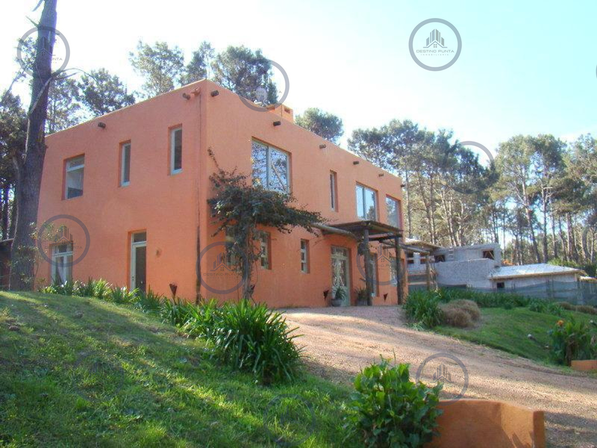 Casa ID.269 - Venta y alquiler de gran casa de cuatro dormitorios en Laguna Blanca Barrio Privado de Manantiales