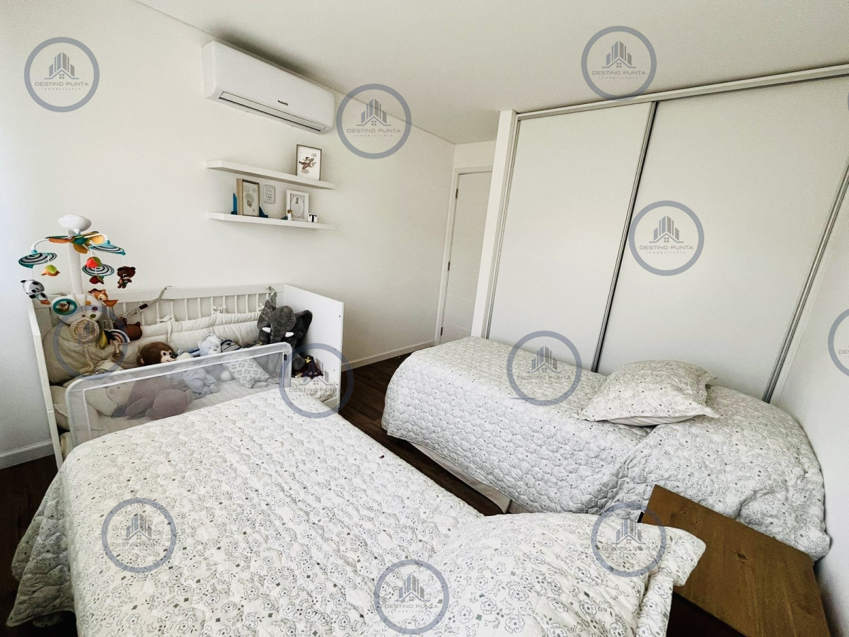 Casa ID.2333 - Moderna Casa de 4 Dormitorios, Piscina Climatizada y Parrillero en Punta Ballena, Barrio Semi Privado