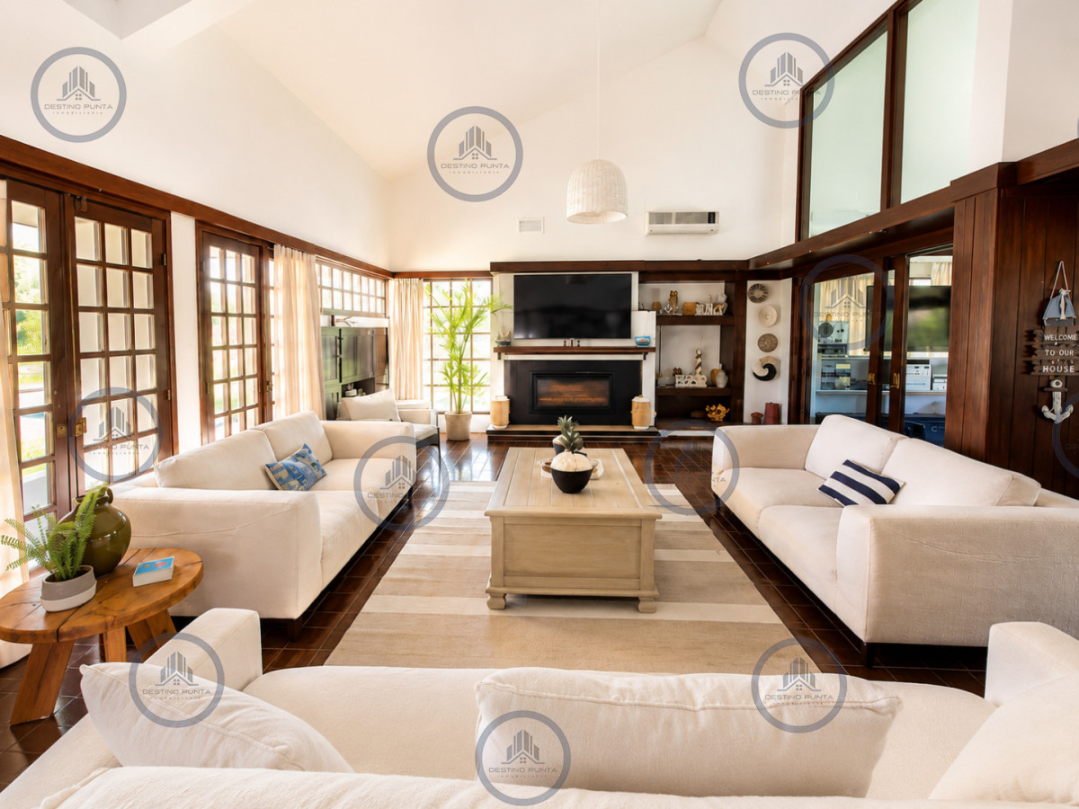 Moderna Casa de 4 Dormitorios con Piscina Climatizada y Barbacoa en Punta del Este — fotografía 2