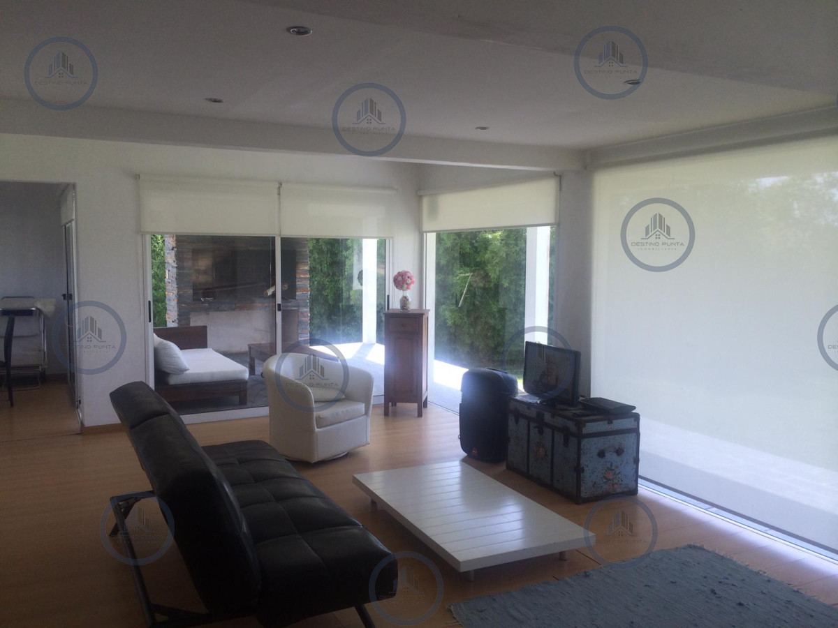 Venta de casa minimalista de tres dormitorios en Altos de Punta Piedras, Manantiales — fotografía 4