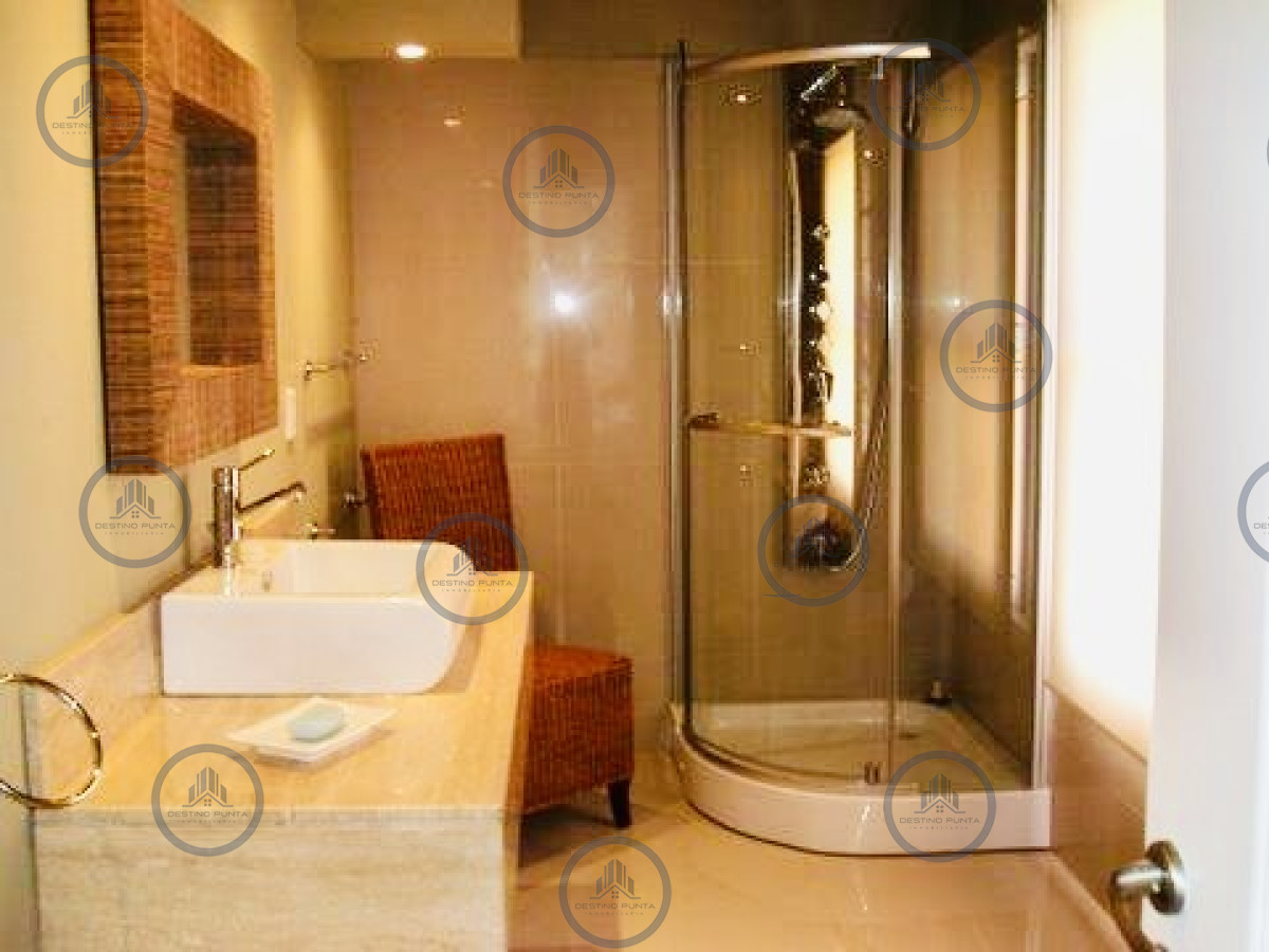 Casa ID.2822 - Casa en barrio privado Laguna Blanca 5 dormitorios más dependencia con piscina 