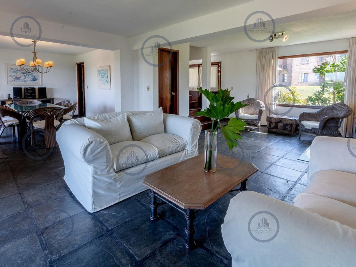 Casa ID.1097 - Excelente Casa de 4 Dormitorios con Vista al Mar y Piscina en Montoya, La Barra