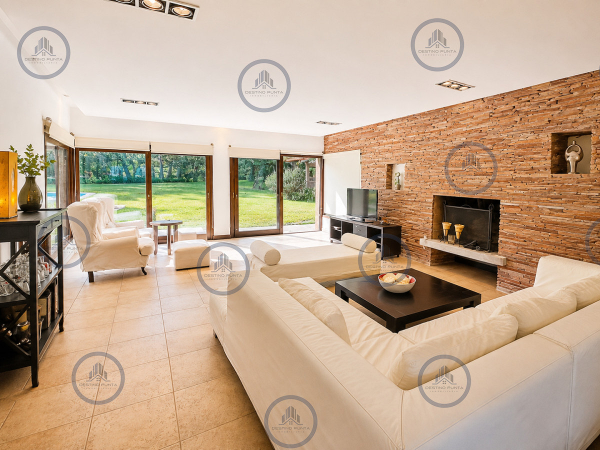 Excelente Casa de 4 Dormitorios + Dependencia, Piscina y Parrillero en San Rafael — fotografía 4