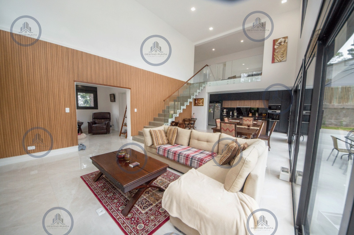 Casa ID.2366 - Casa en venta en San Rafael de 5 dormitorios, a estrenar