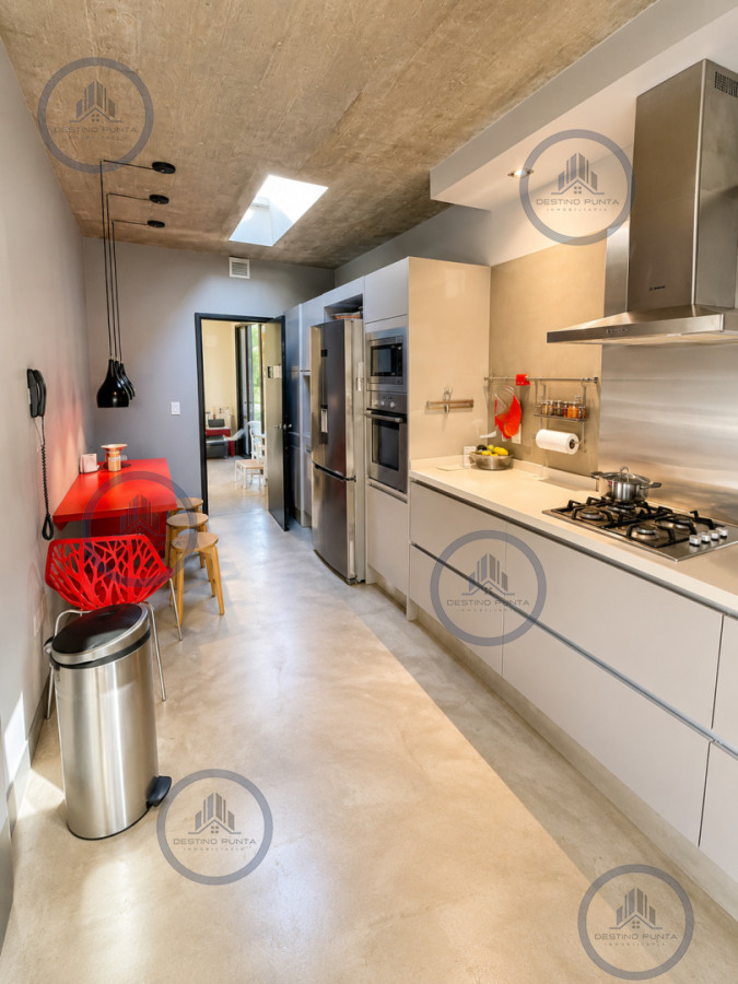 Casa ID.136 - Excelente Casa de 4 Dormitorios y Piscina Climatizada en Barrio Privado, La Arbolada - Punta del Este, Venta