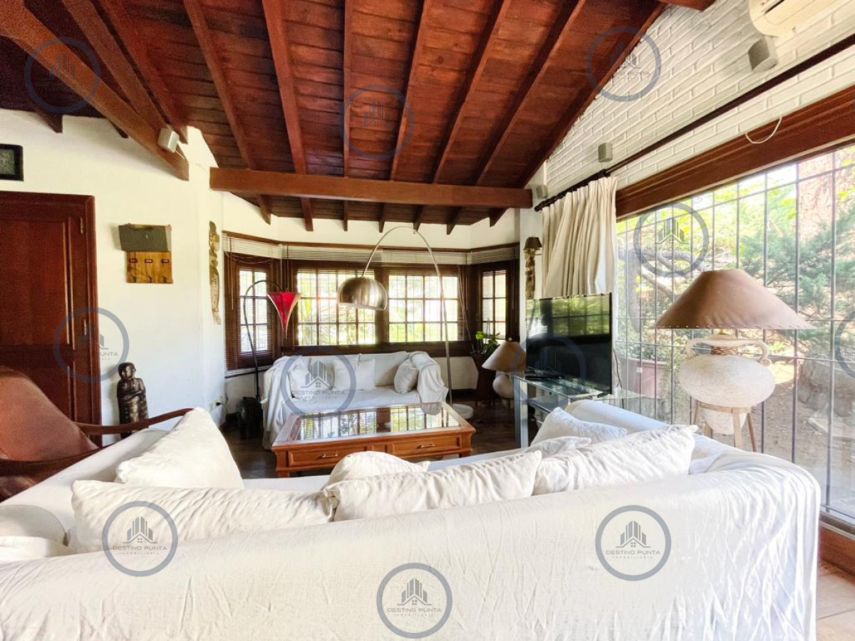 Casa ID.337 - Excelente Casa de 4 Dormitorios en Playa Mansa - Punta del Este