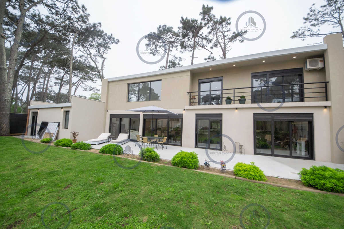 Casa ID.2366 - Casa en venta en San Rafael de 5 dormitorios, a estrenar