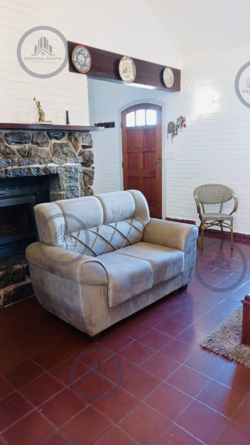 Casa a 200 metros del mar en playa mansa de 3 dormitorios más apartamento al fondo, Punta del Este — fotografía 2