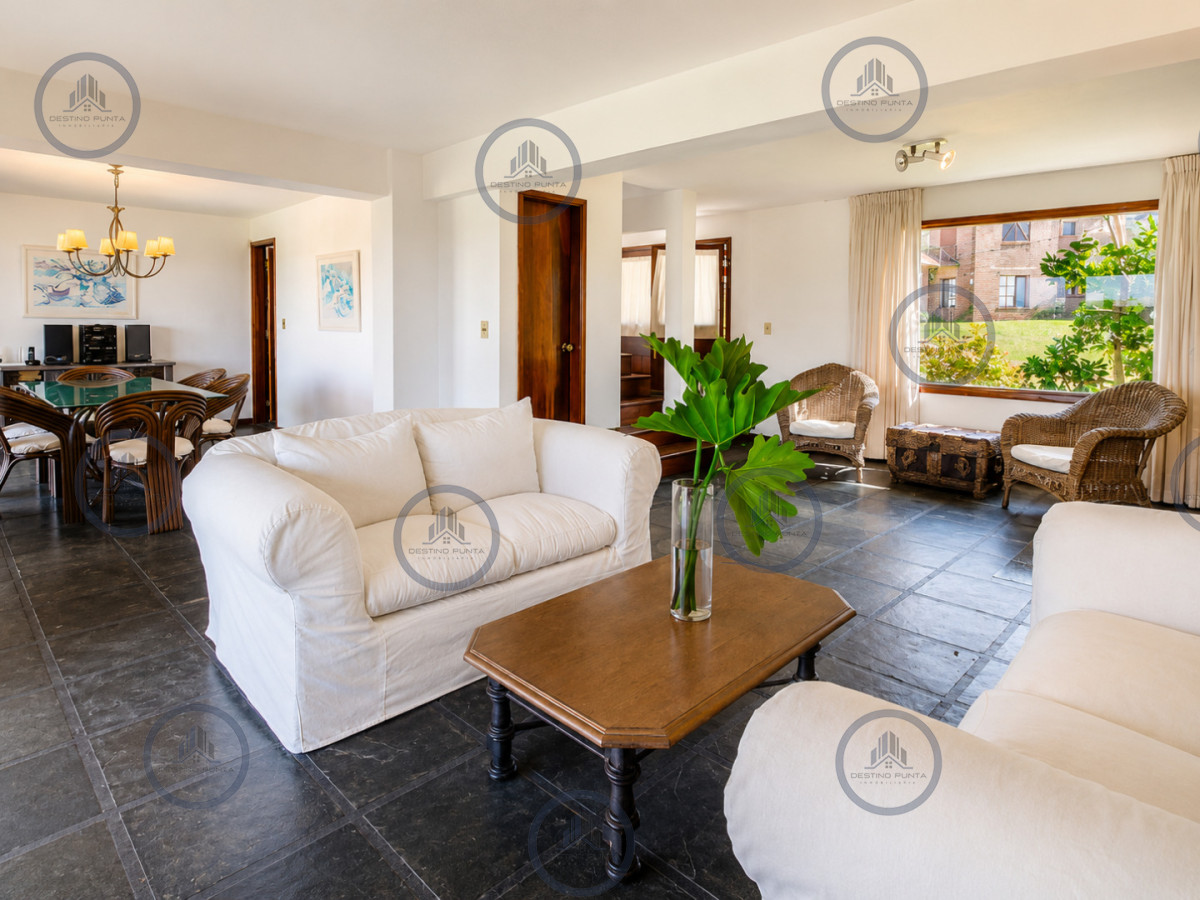 Casa ID.1097 - Excelente Casa de 4 Dormitorios con Vista al Mar y Piscina en Montoya, La Barra