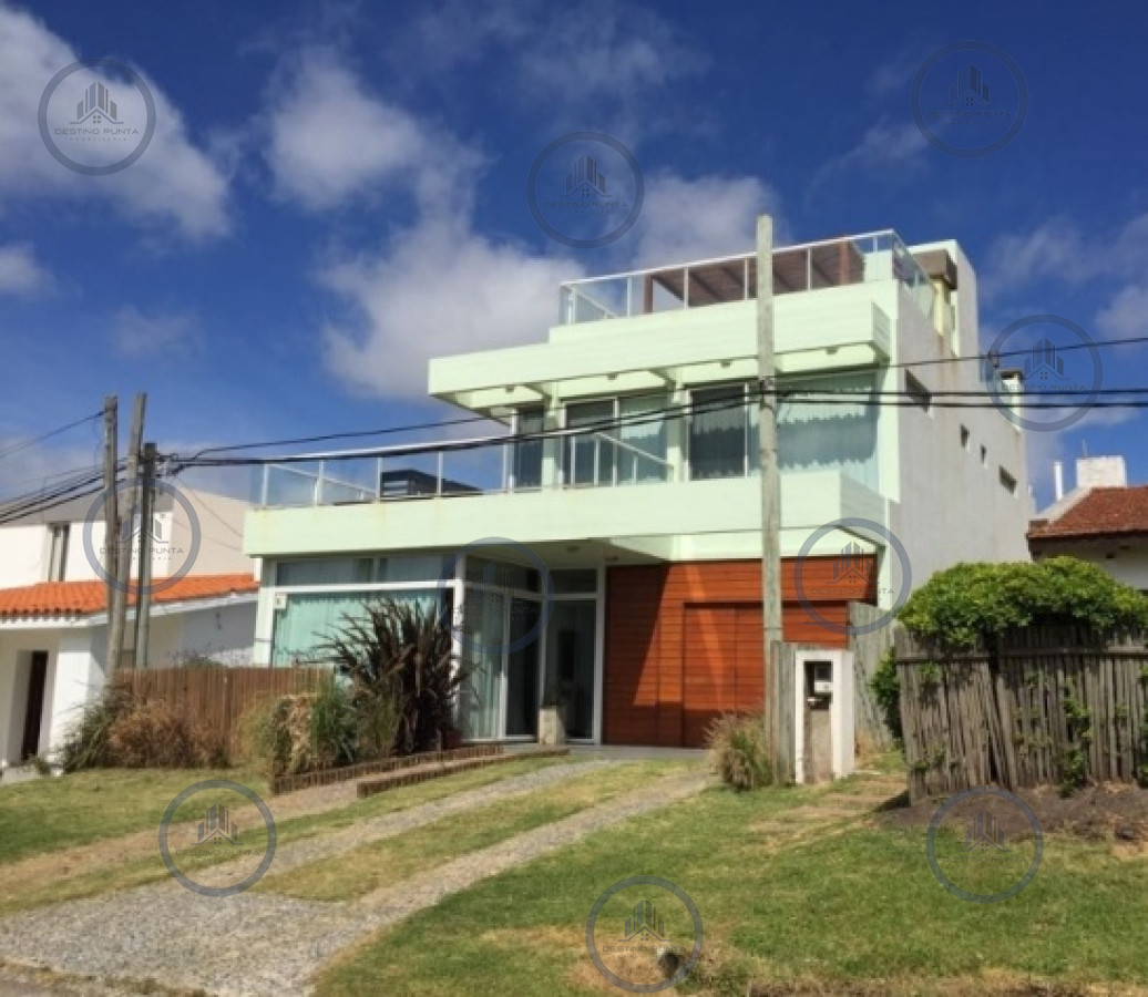 Excelente Casa de 3 Dormitorios y Vistas en Manantiales — fotografía 1