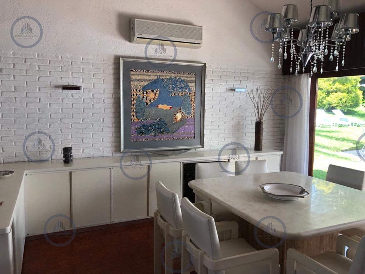 Casa ID.865 - Excelente Casa de 7 Dormitorios, Piscina, Barbacoa y Dependencia en Punta del Este