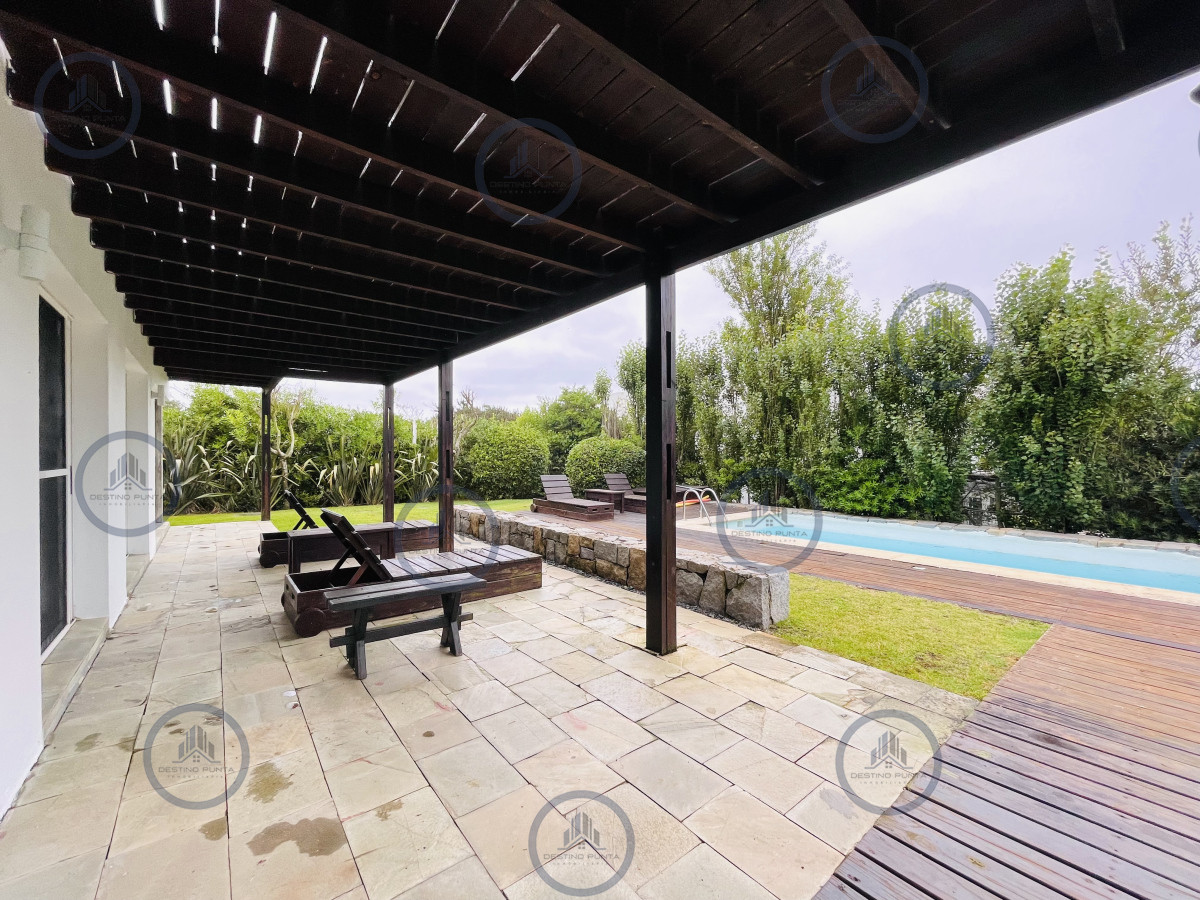 Casa ID.533 - Excelente Casa de 5 Dormitorios en Manantiales, Punta del Este