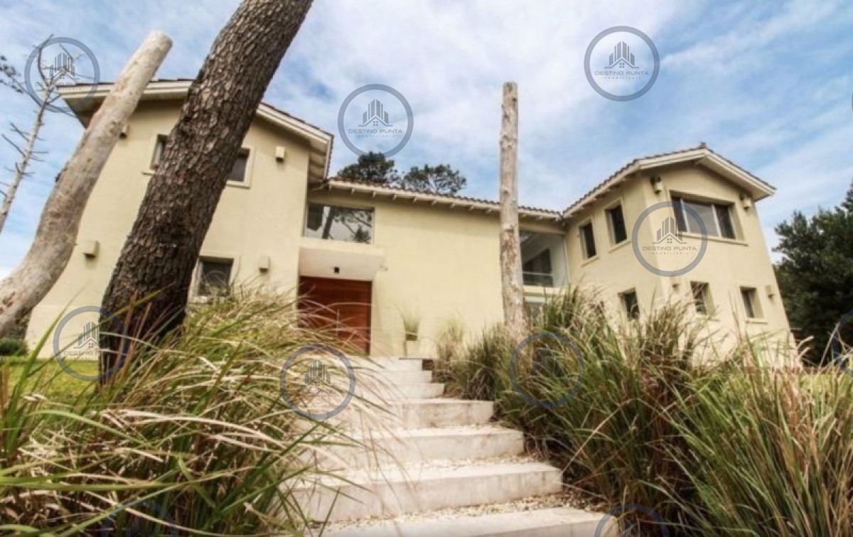 Casa de 4 suites mas dependencia de servicio en alquiler y venta Barrio Privado Laguna Blanca, Manantiales — fotografía 1