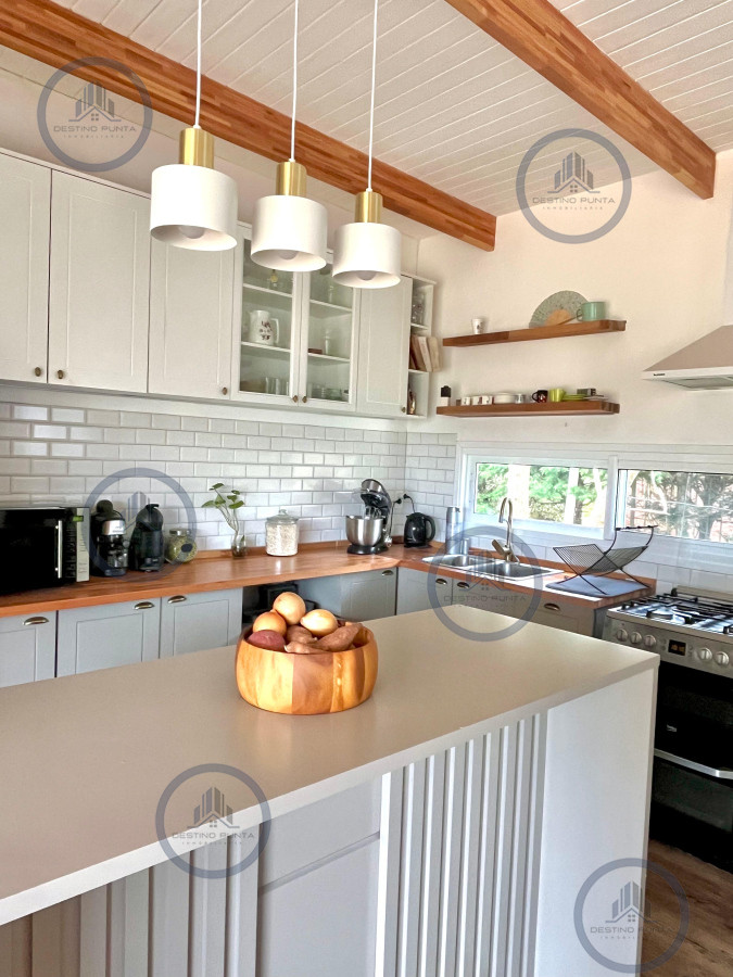 Casa ID.2838 - Casa de 3 dormitorios y 2 baños con piscina en barrio Marly, Punta del Este