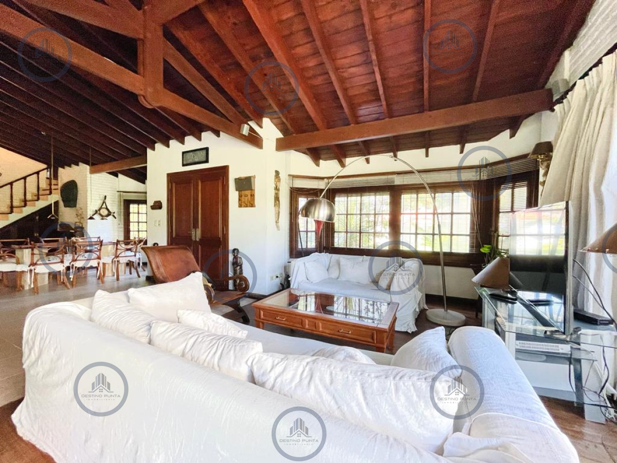Casa ID.337 - Excelente Casa de 4 Dormitorios en Playa Mansa - Punta del Este