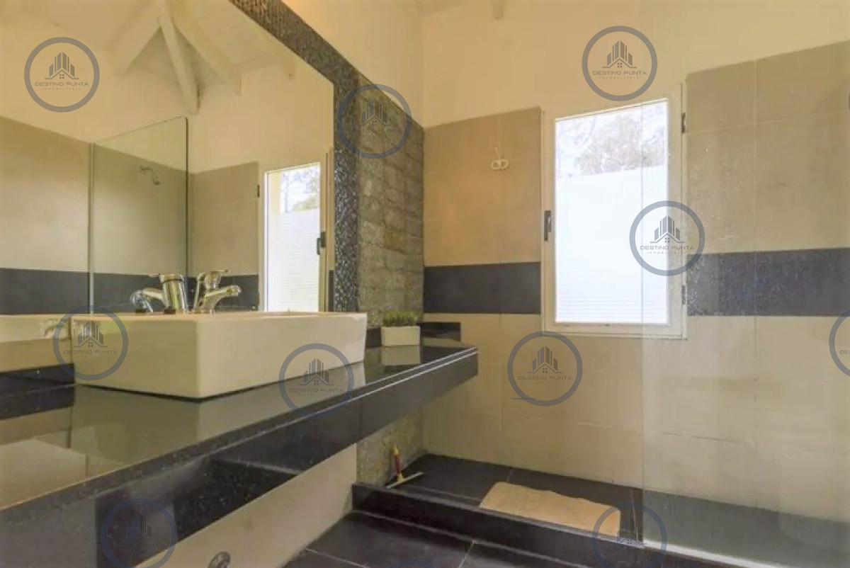 Casa ID.978 - Excelente Casa de 6 Dormitorios y Piscina en Montoya, La Barra