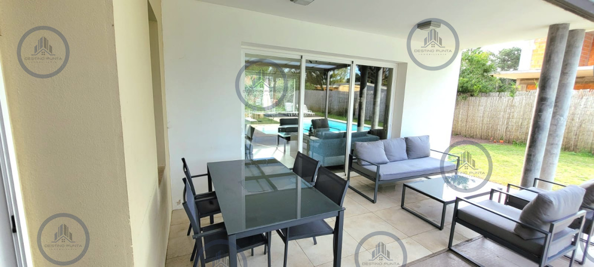 Casa ID.2392 - Casa moderna de 5 dormitorios y Piscina Climatizada en Punta del Este