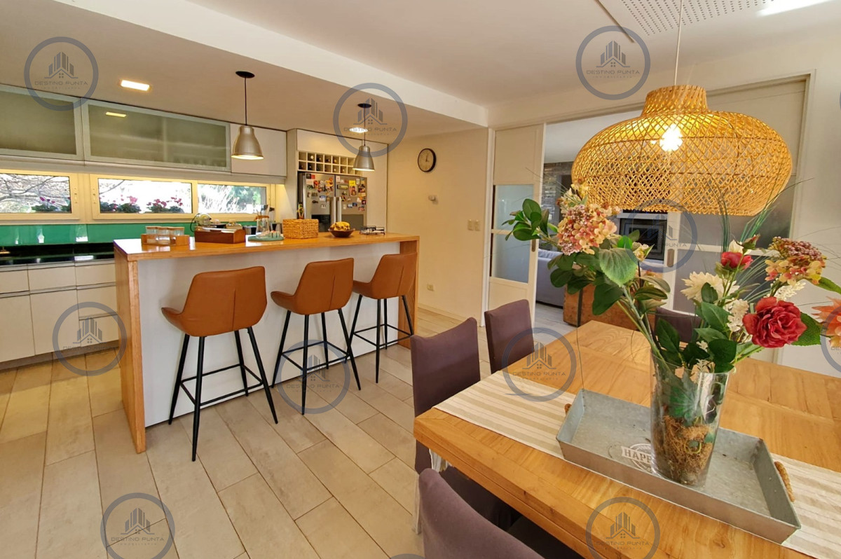 Casa de 5 Dormitorios con Piscina Climatizada y Barbacoa. Gran parque en Burnett zona Pinares — fotografía 3