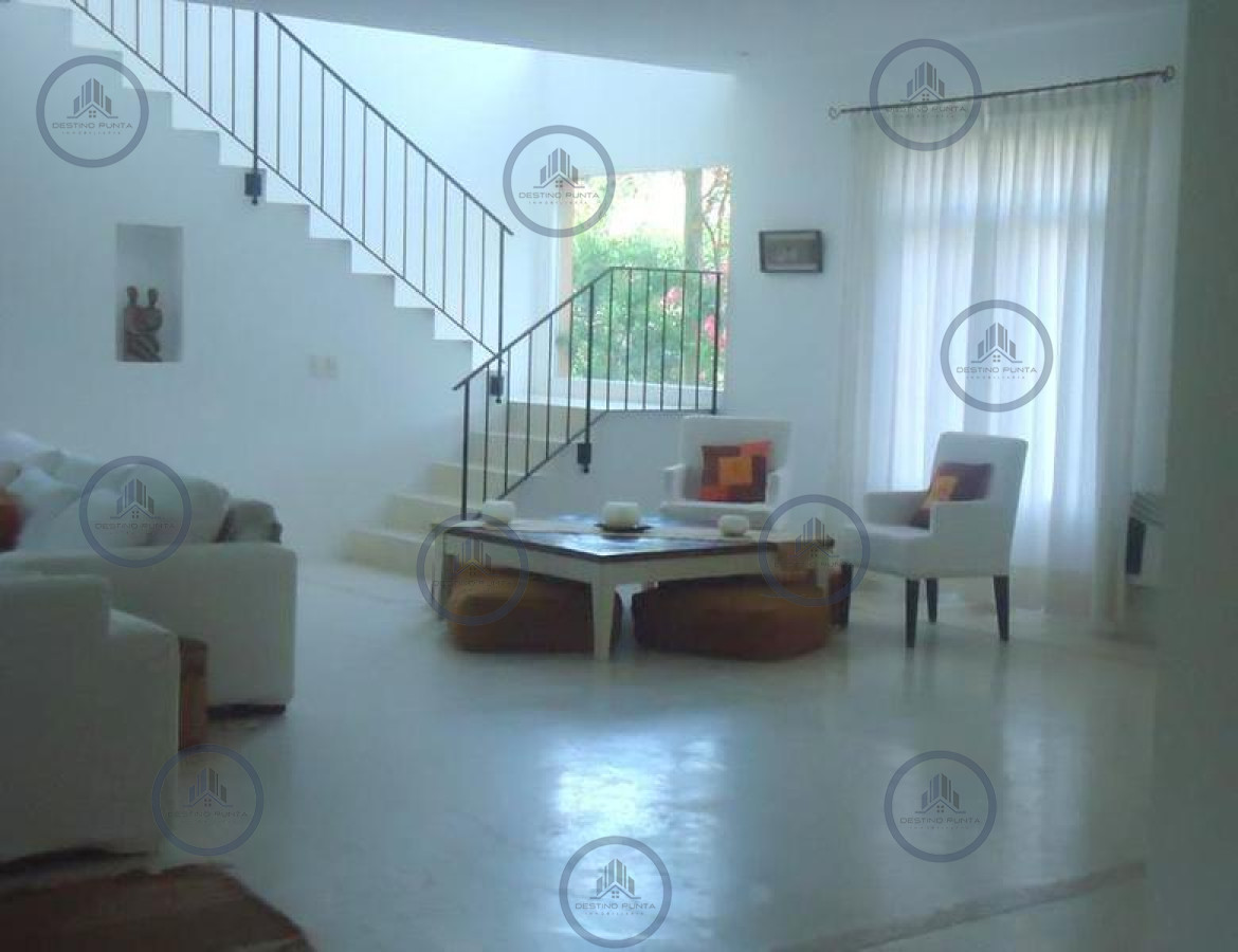 Casa ID.269 - Venta y alquiler de gran casa de cuatro dormitorios en Laguna Blanca Barrio Privado de Manantiales